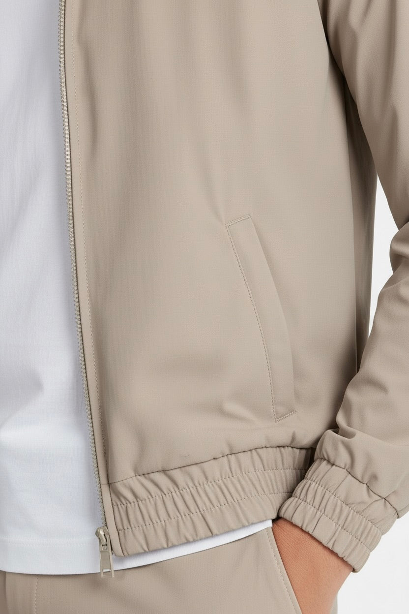 VESTE SIGNATURE À COL ZIPPÉ SABLE CHAUD Selvé Paris