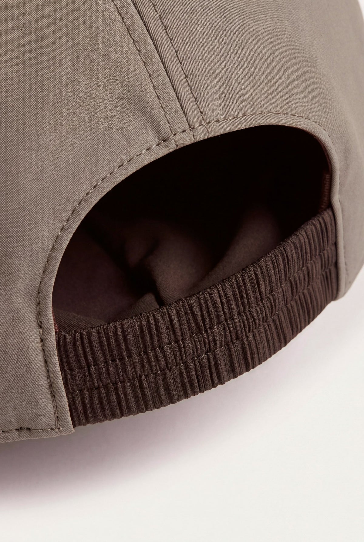 Casquette Selvé Café et Désert, ouverture et élastique