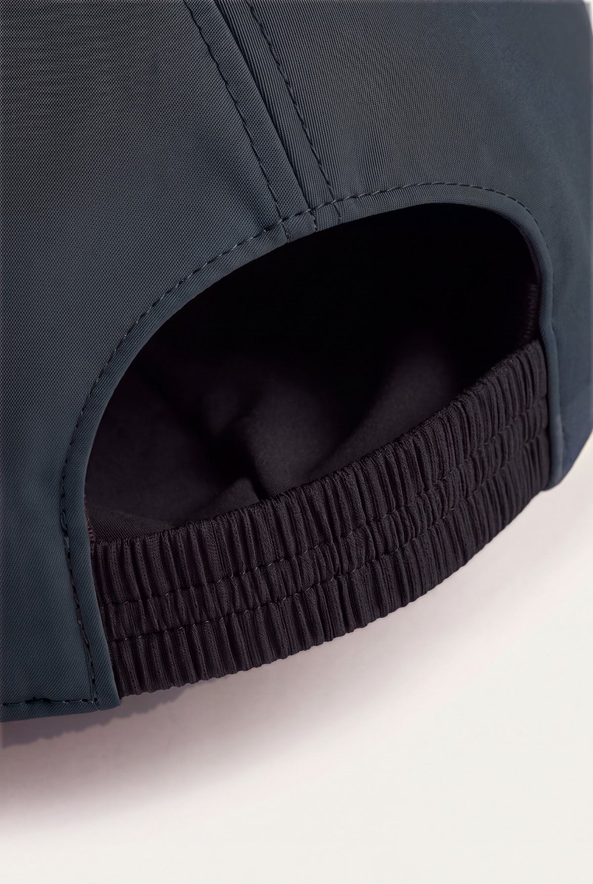Casquette Selvé Caviar d'Azul, ouverture et élastique