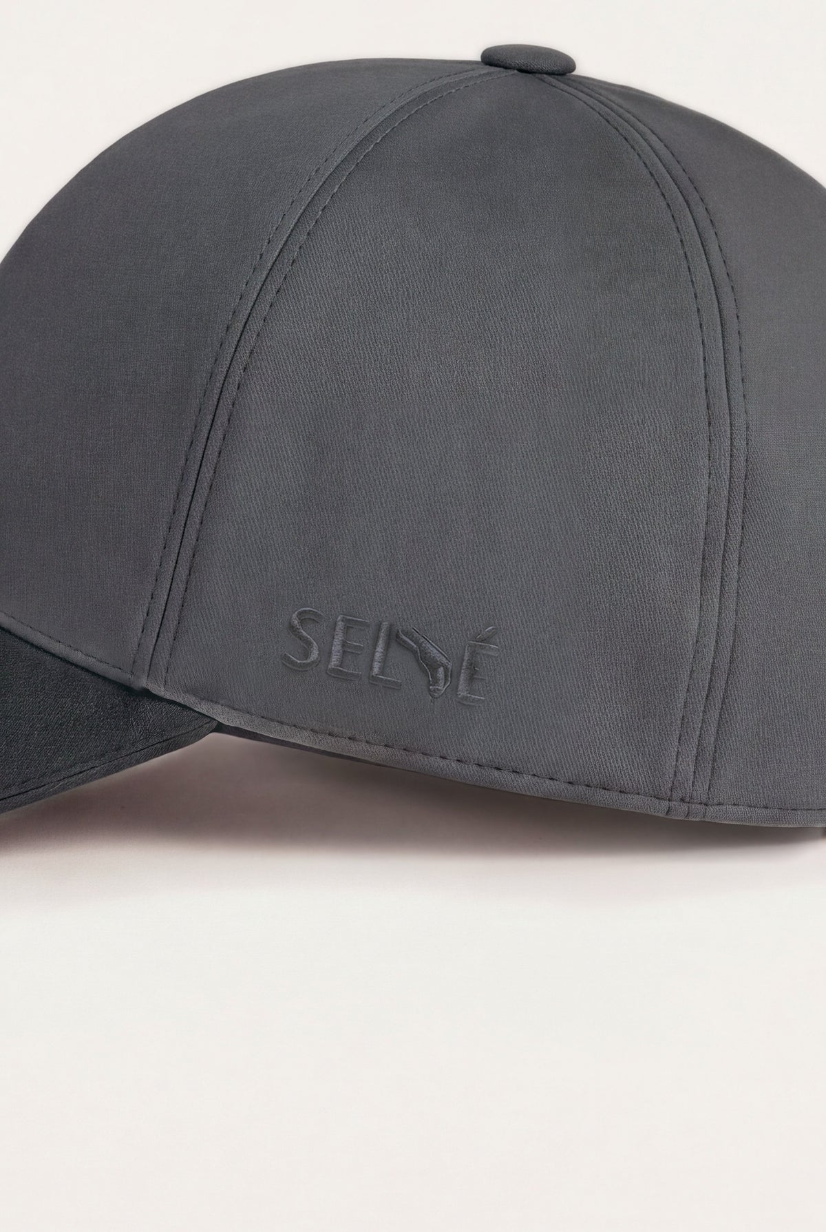 Casquette Selvé Caviar d'Aniline, logo brodé