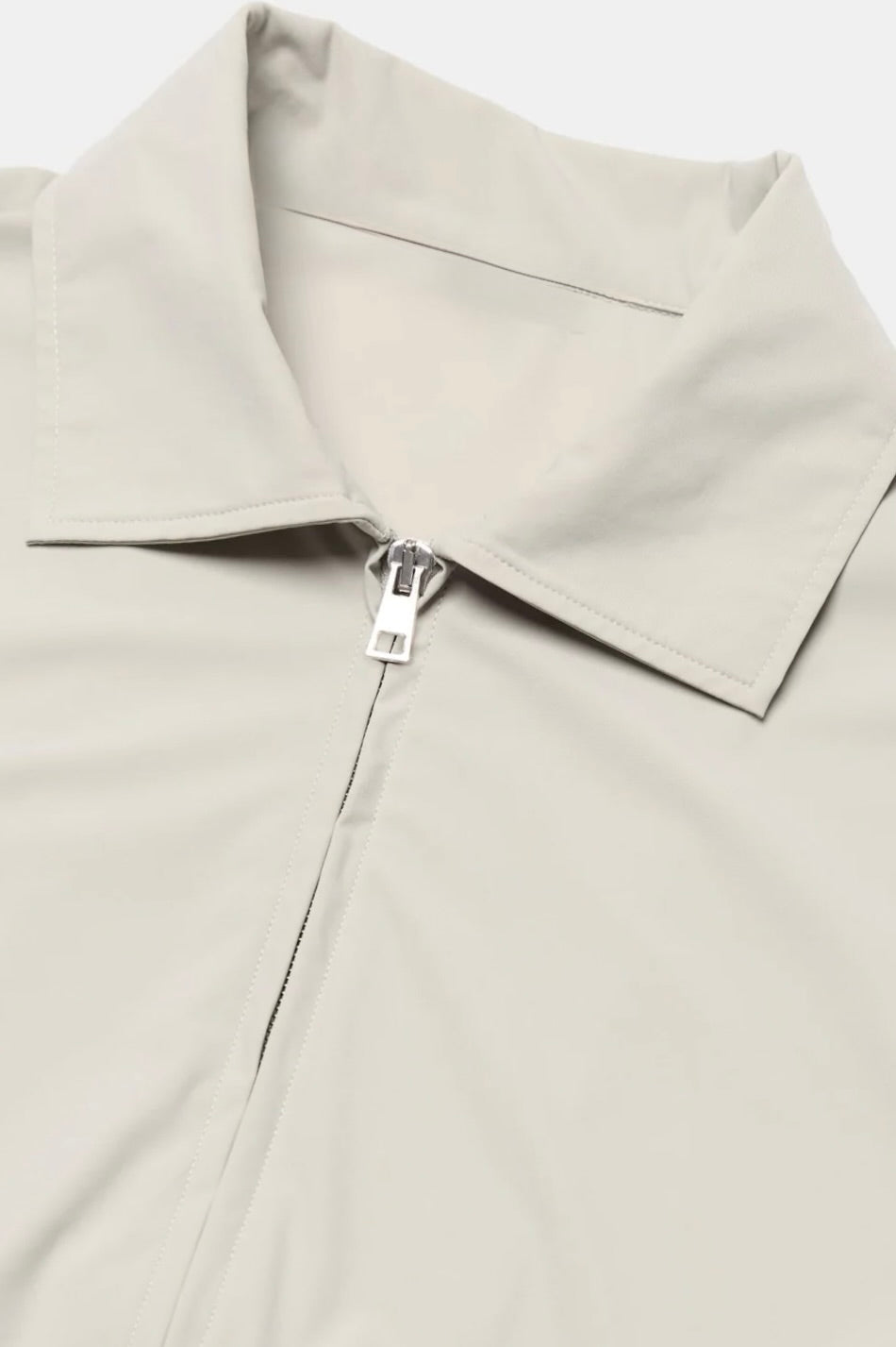 VESTE SIGNATURE À COL ZIPPÉ BEIGE IVOIRE Selvé Paris