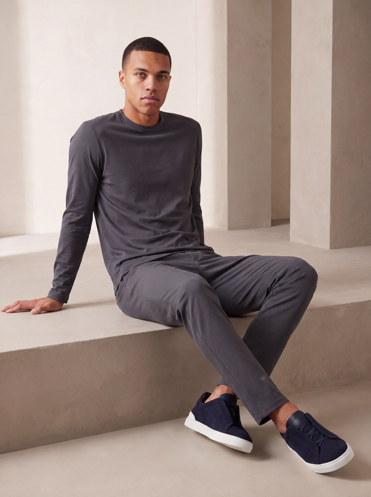 T-SHIRT À MANCHES LONGUES GRIS CAVIAR — porté
